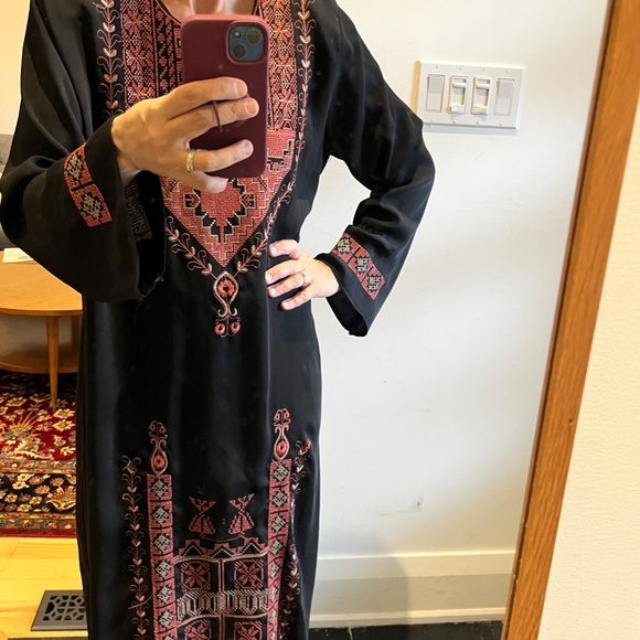 New Palestinian Thobe - Picture 2 of 8